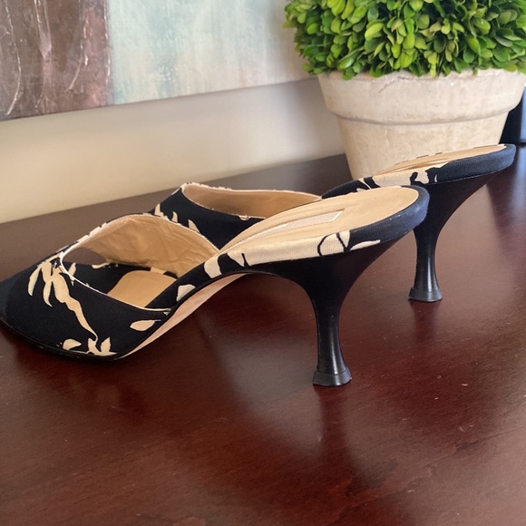MICHAEL KORS⭐️RARE FIND⭐️NAVY BLUE & CREAM HEELED SLIDE SANDALS SIZE 9.5 🌟EUC🌟 - Picture 8 of 17